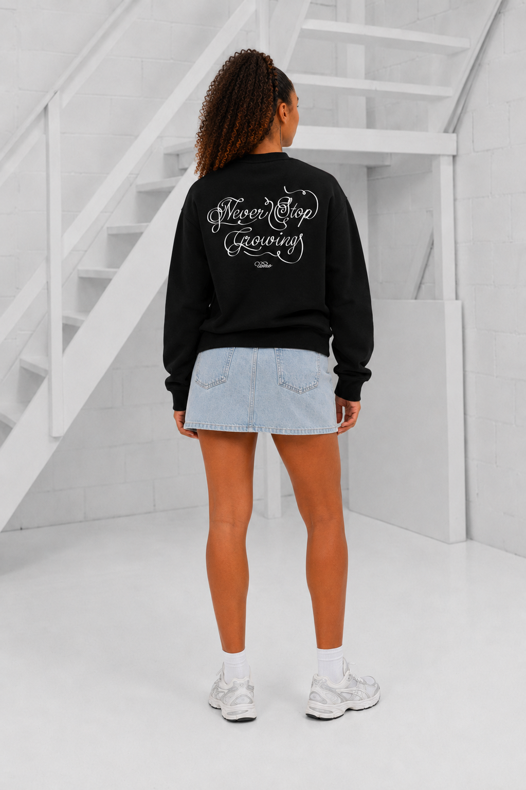 Never Stop Growing Sweater Dames Zwart