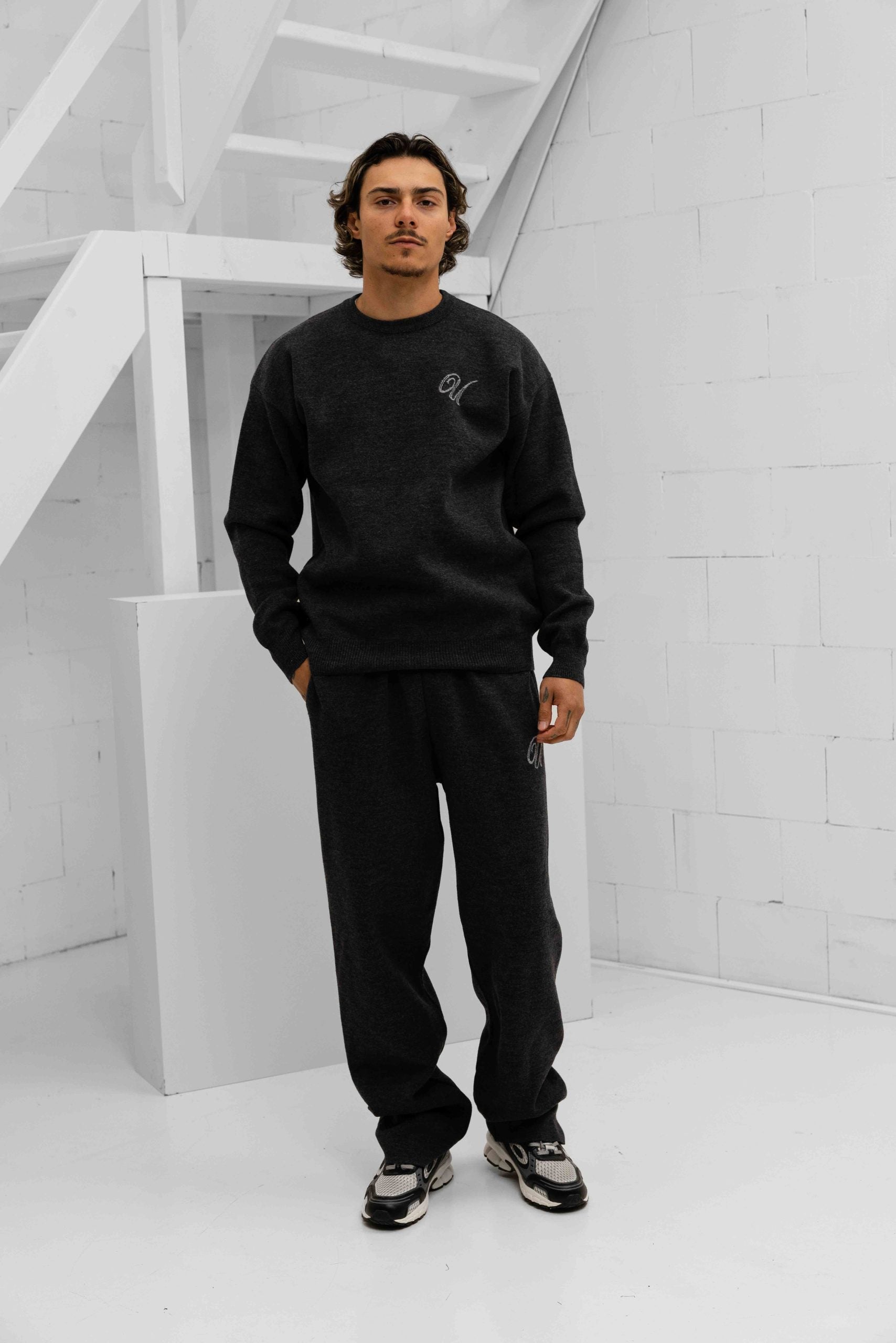 Knitted Trainingspak Heren Donkergrijs PRE-ORDER 8 SEPTEMBER