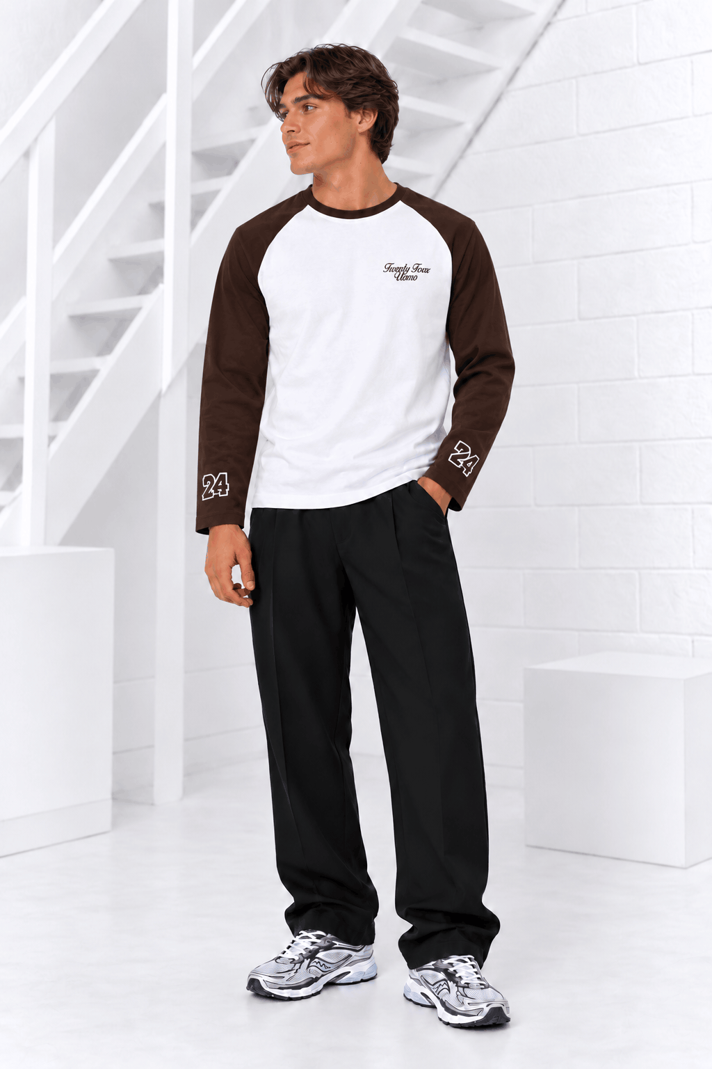 Classic Script Raglan Longsleeve Heren Wit/Bruin PRE-ORDER 9 NOVEMBER