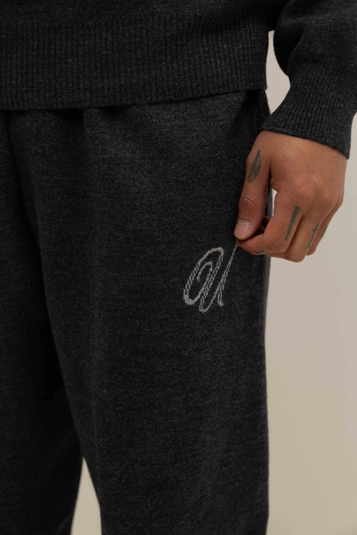 Knitted Trainingspak Heren Donkergrijs PRE-ORDER 8 SEPTEMBER