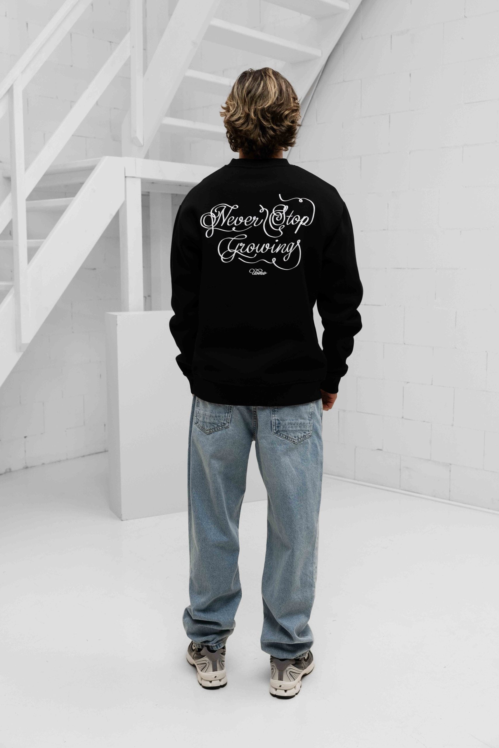 Never Stop Growing Sweater Heren Zwart