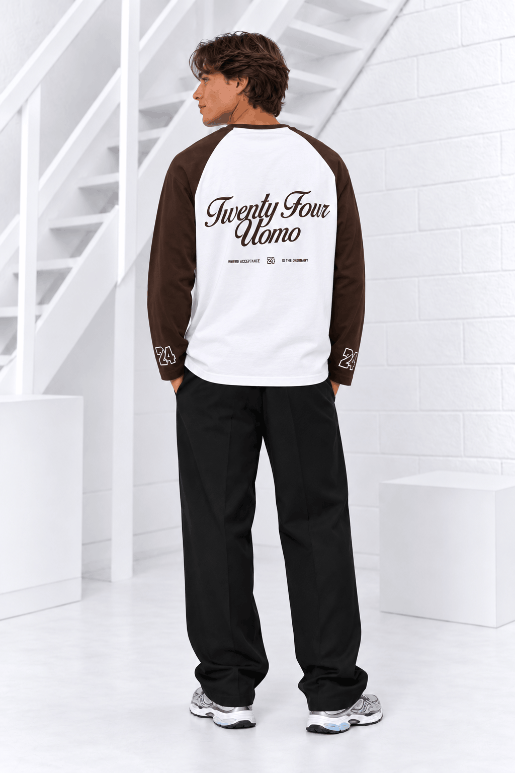 Classic Script Raglan Longsleeve Heren Wit/Bruin PRE-ORDER 9 NOVEMBER